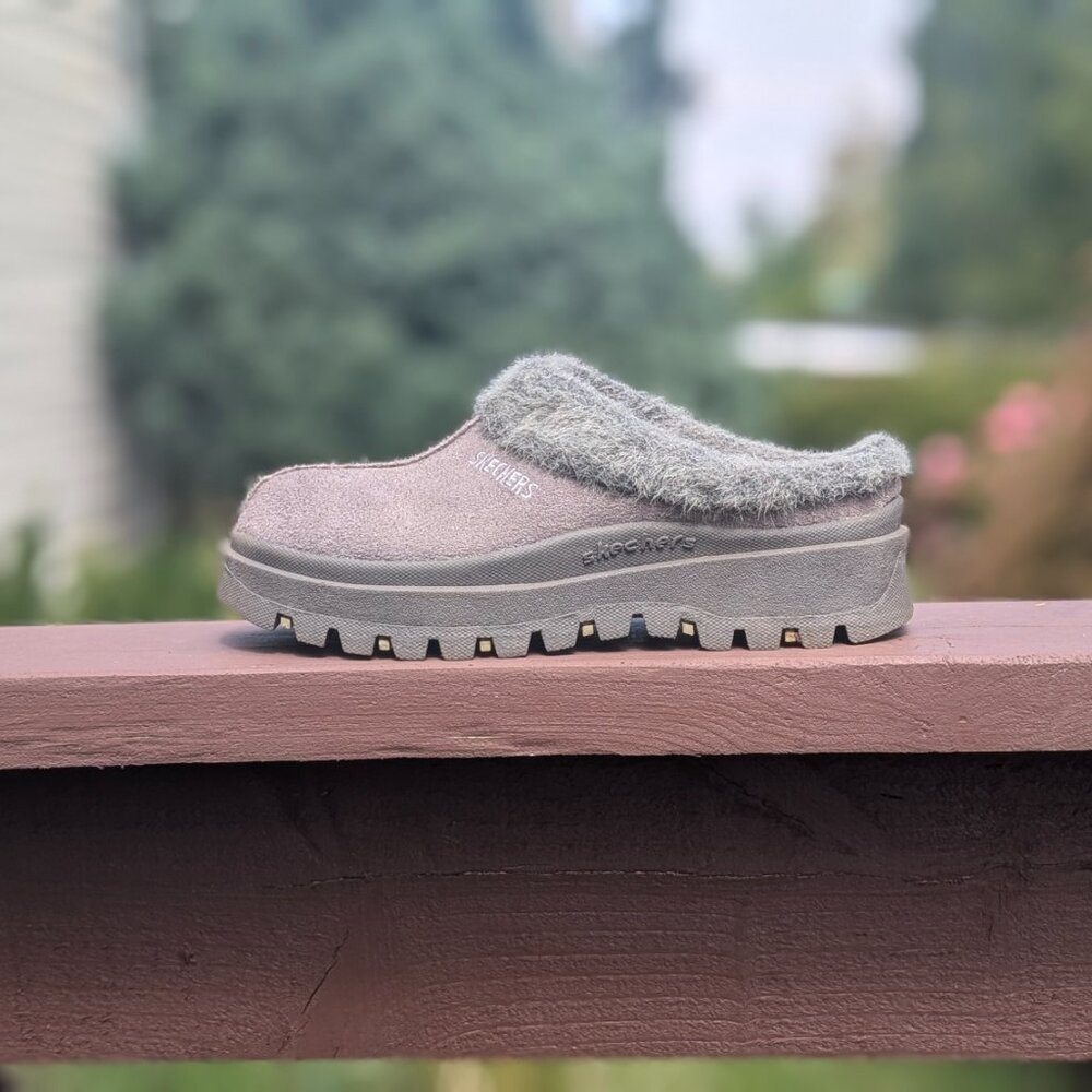 SKECHERS Grey Fortress Women's Slip On Clog Suede Slippers - Size 7